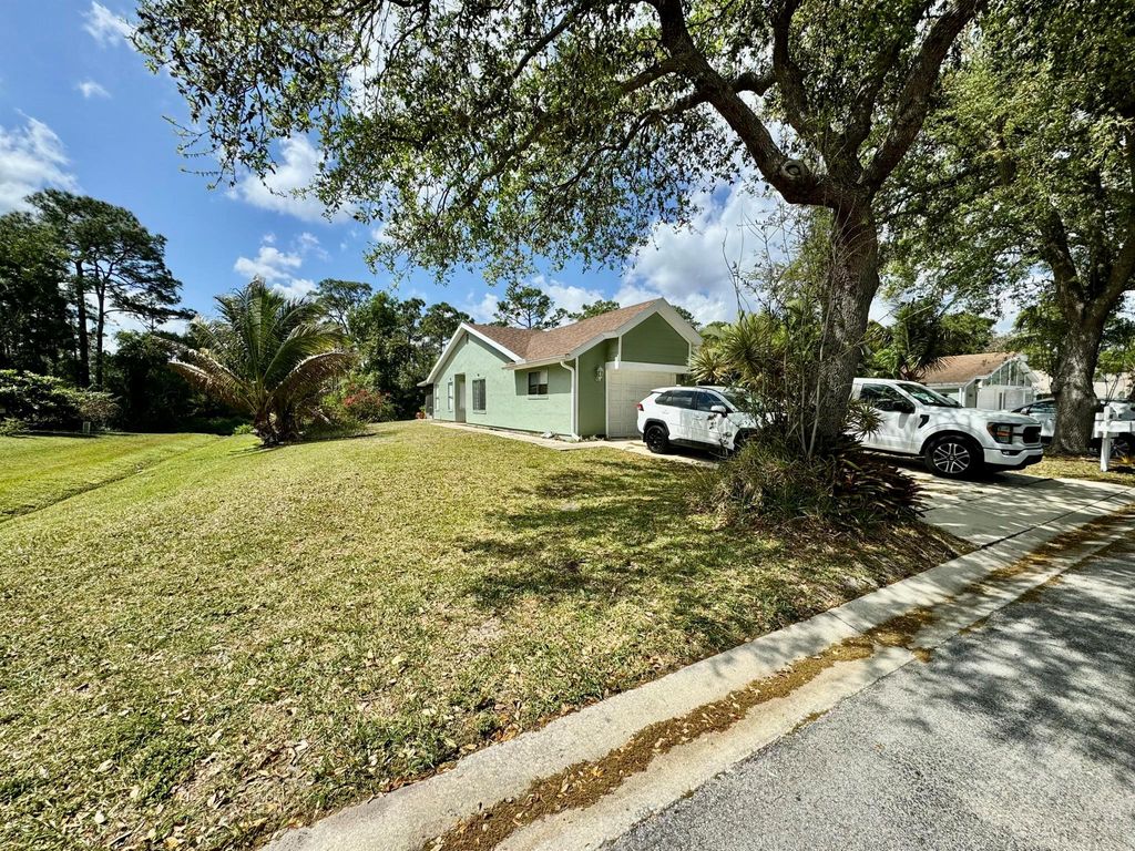 Photo of 1408 SE Rivergreen Circle, Port Saint Lucie, FL 34952 (MLS # R11072820)