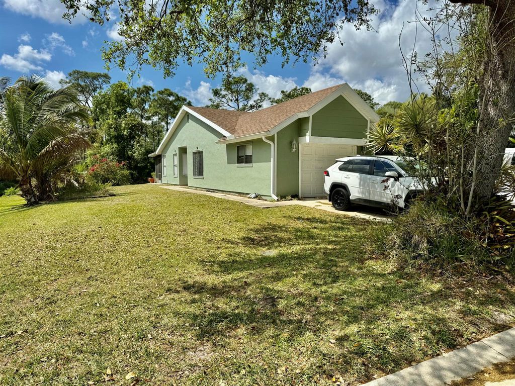 Photo of 1408 SE Rivergreen Circle, Port Saint Lucie, FL 34952 (MLS # R11072820)
