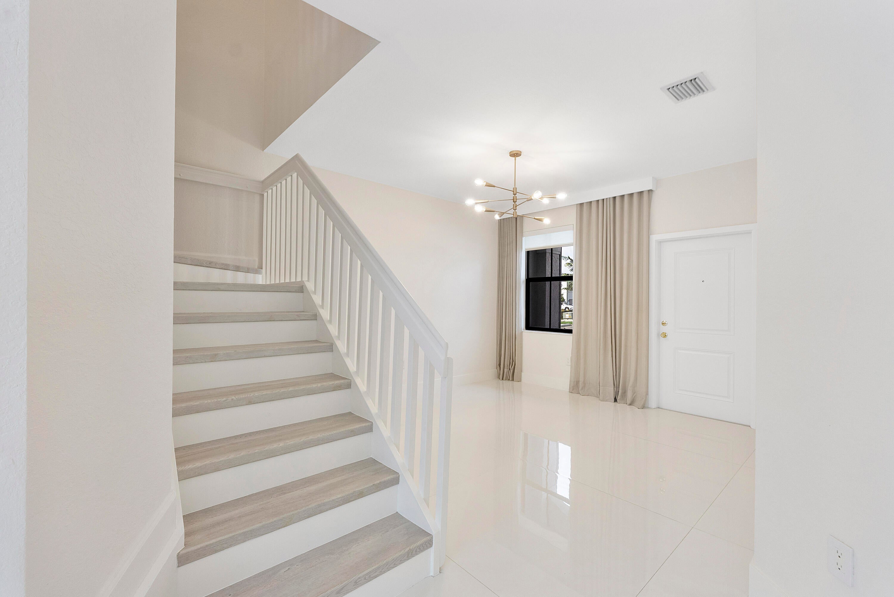 20383 NW 5th Court, Miami Gardens, FL, 33169/$535,000 4 20383 NW 5th Court
