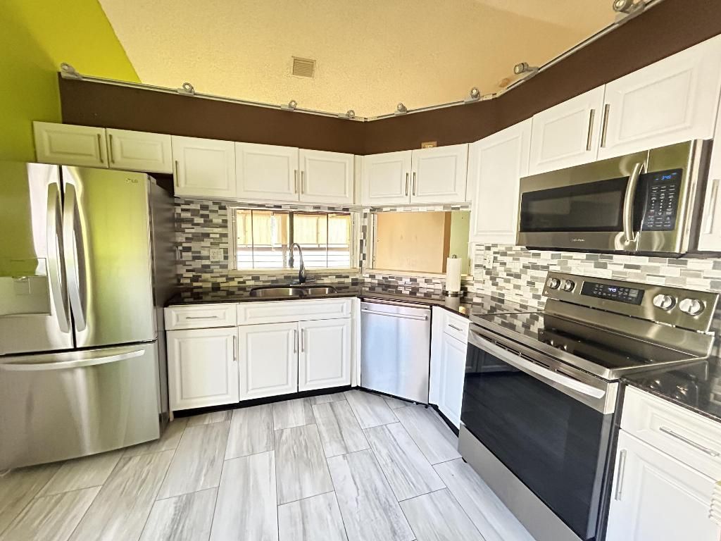 Photo of 6 Via De Casas Sur #203, Boynton Beach, FL 33426 (MLS # R10956389)