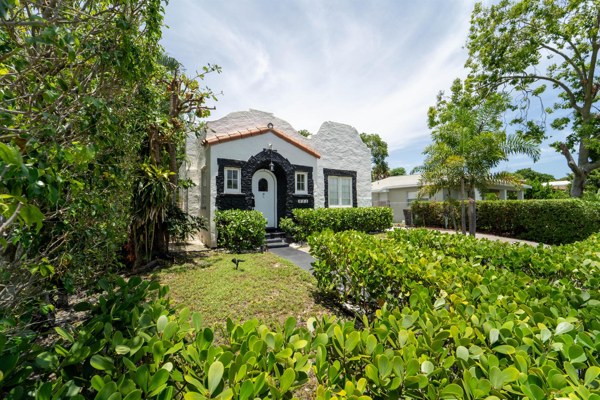 933 38th Street