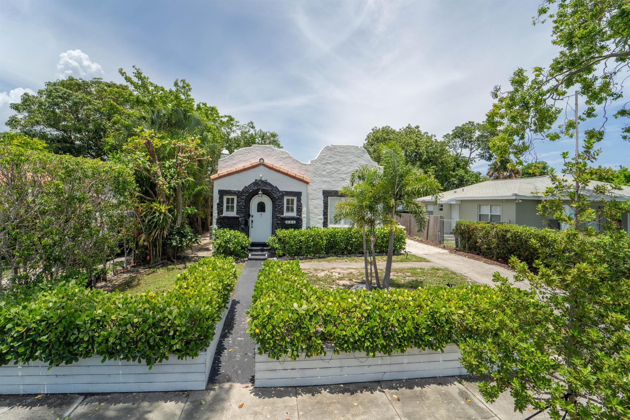 933 38th Street