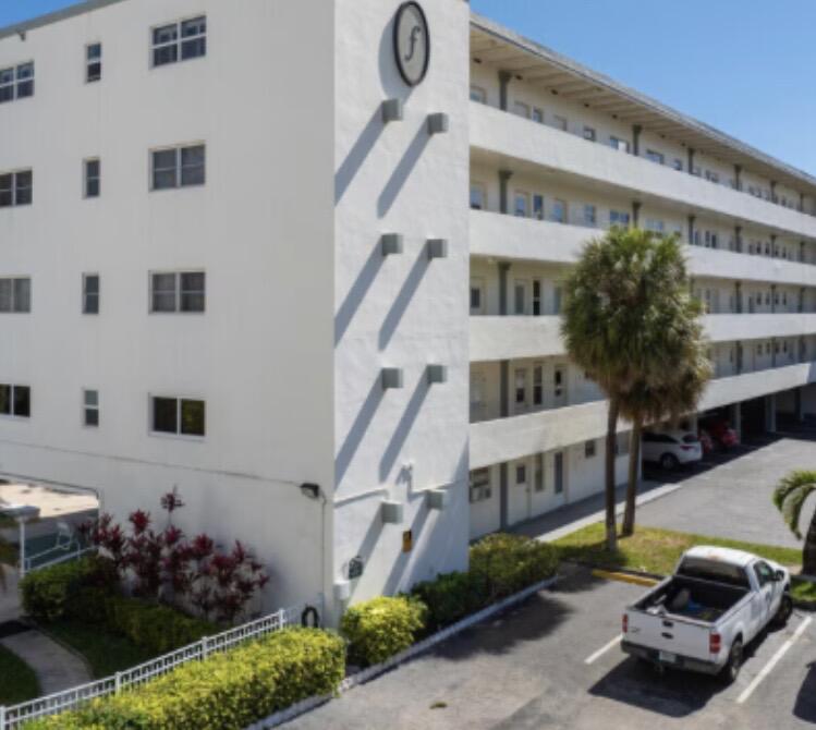 500 NE 14th Avenue NE 404