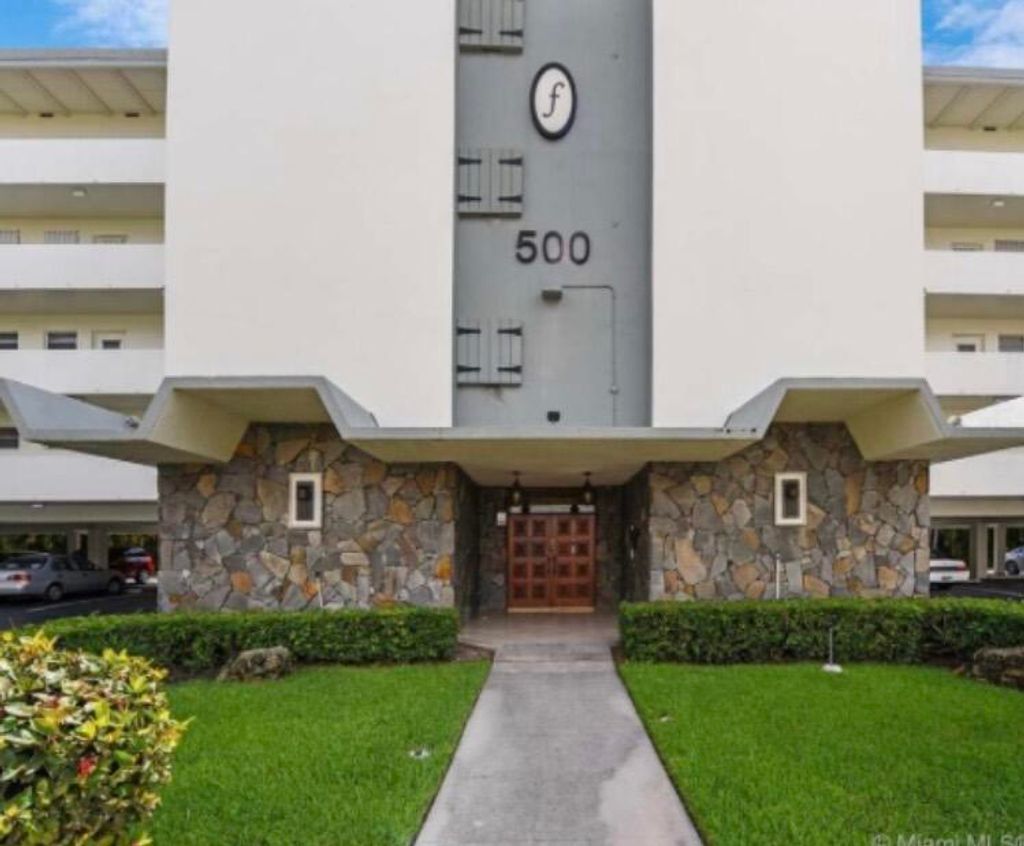 Photo of 500 NE 14th Avenue NE #404, Hallandale Beach, FL 33009 (MLS # B26018597)