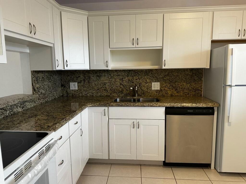 LAGO DEL REY CONDO - Residential Lease