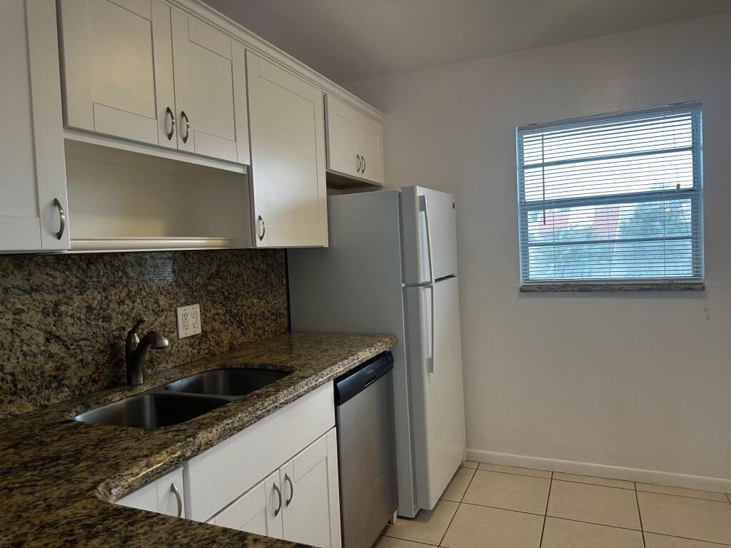 LAGO DEL REY CONDO - Residential Lease