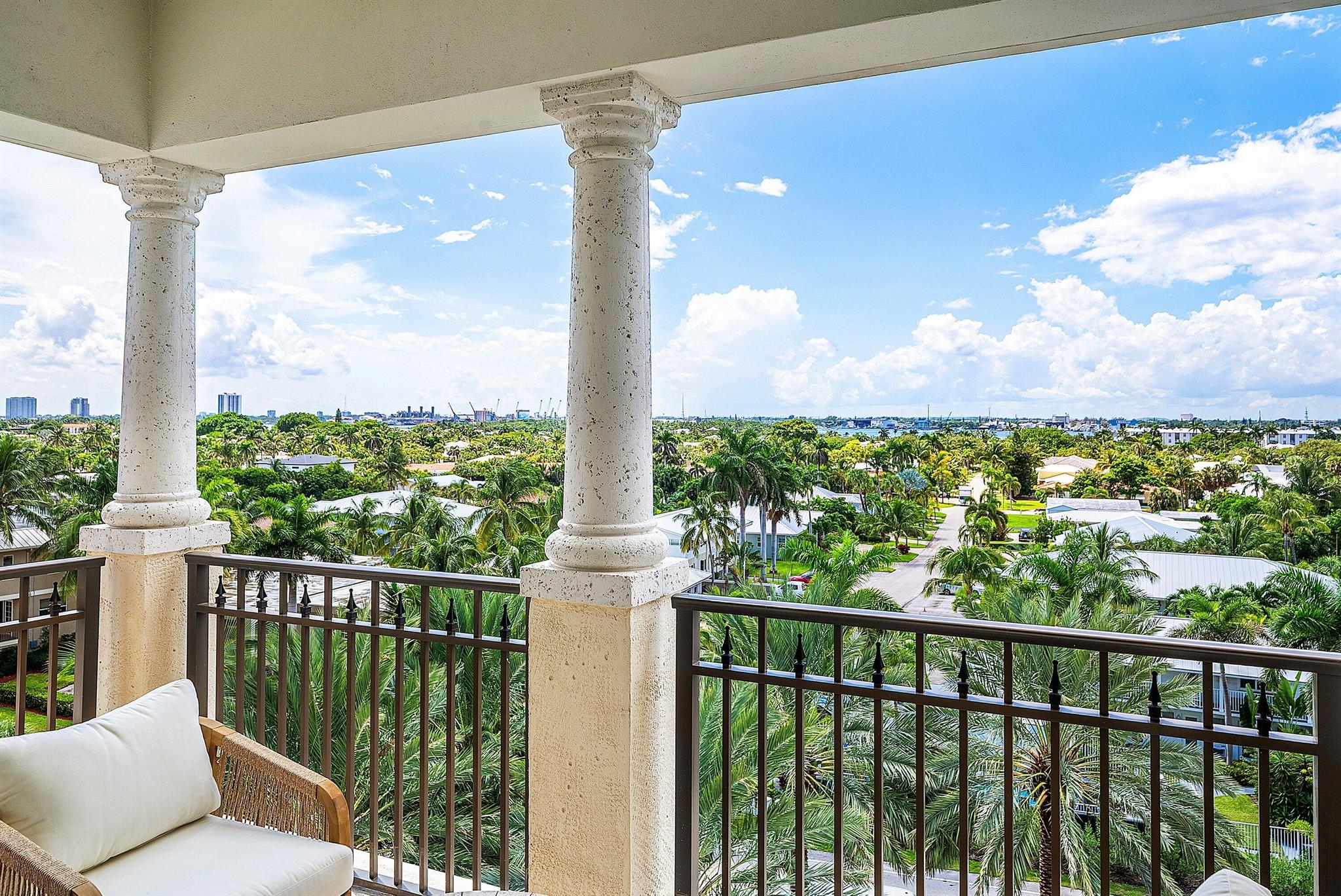 DOLCE VITA CONDO - Residential