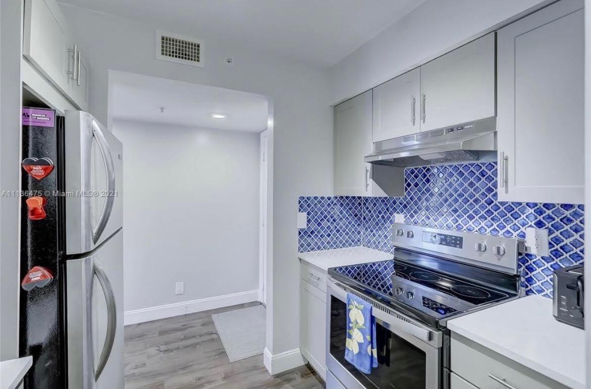 SHERIDAN EAST CONDO BLDG 3 - Residential