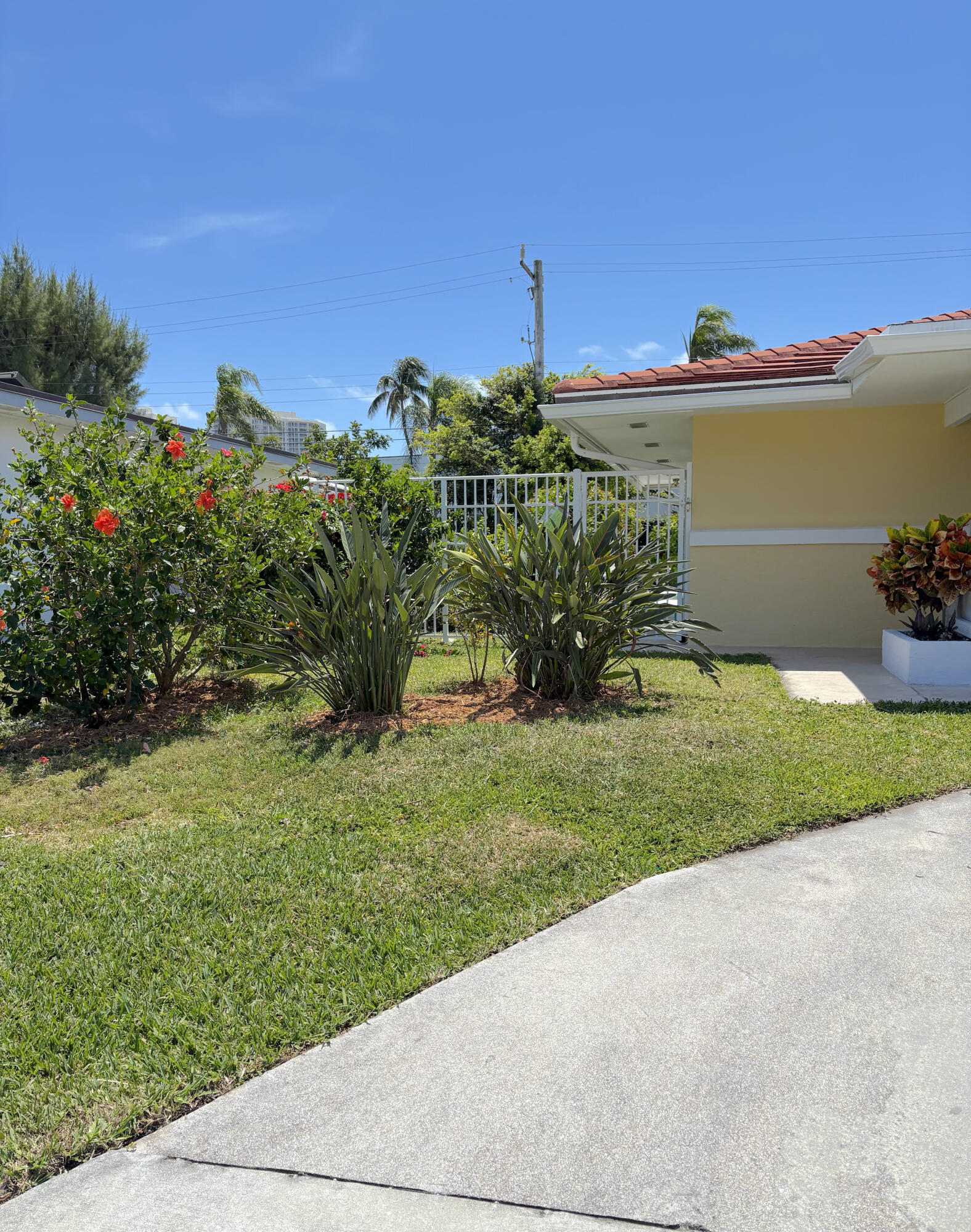 1221 Singer Drive