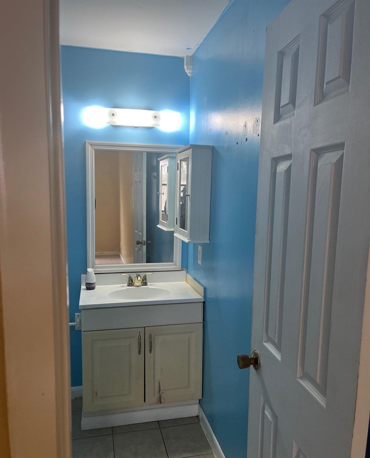 COUNTRY PARK CONDO - Residential