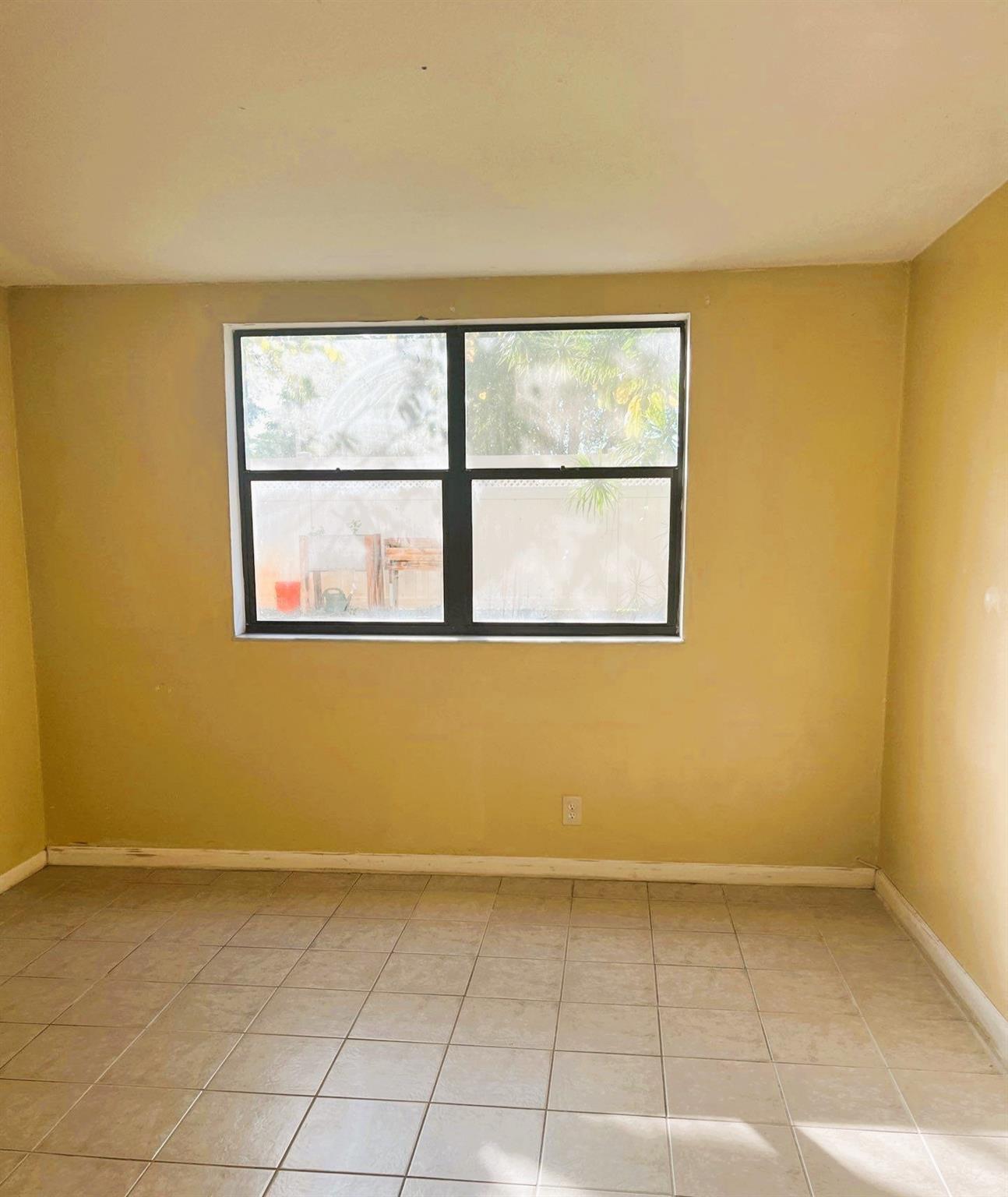 COUNTRY PARK CONDO - Residential