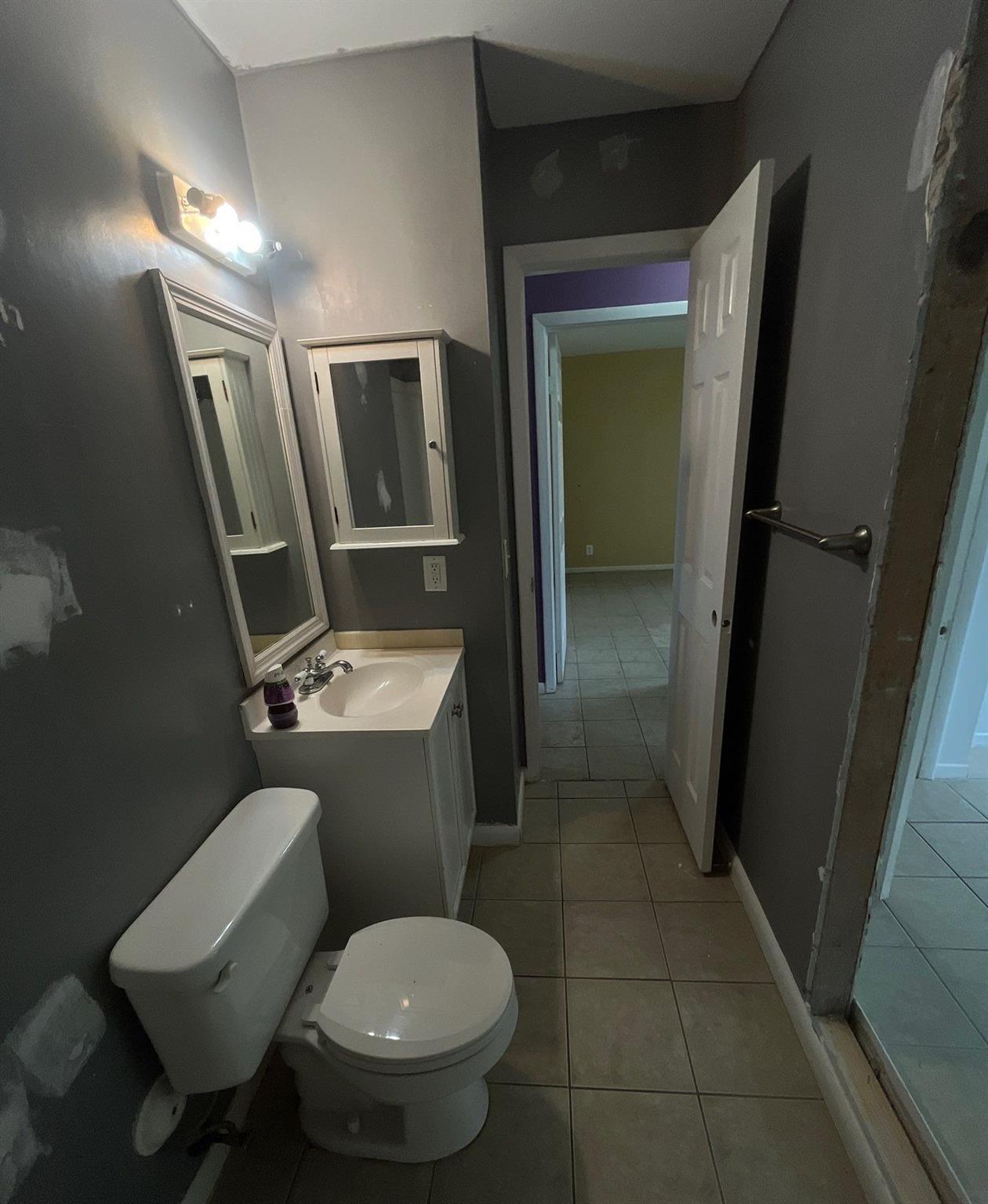 COUNTRY PARK CONDO - Residential