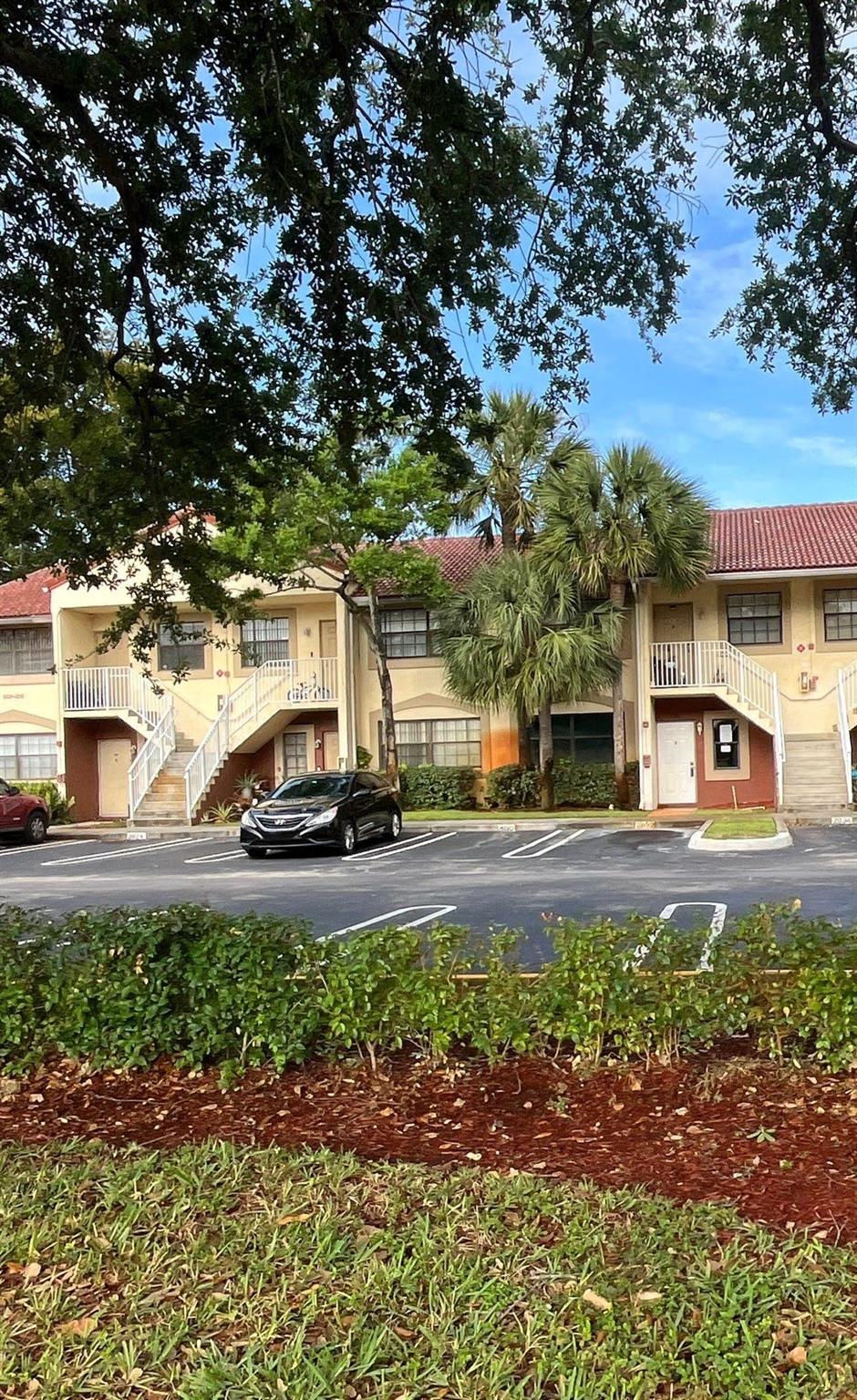 COUNTRY PARK CONDO - Residential