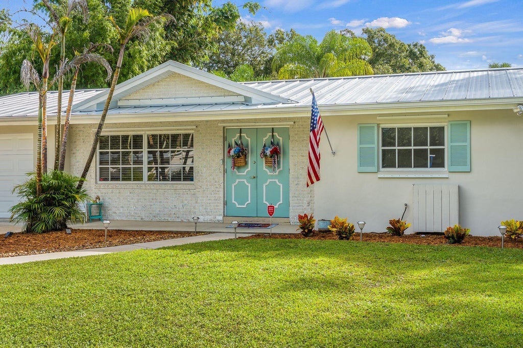 Photo of 1820 36TH Avenue, Vero Beach, FL 32960 (MLS # B26080035)