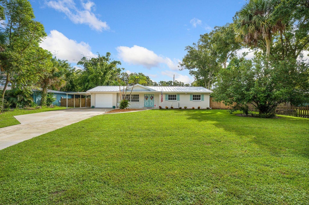 Photo of 1820 36TH Avenue, Vero Beach, FL 32960 (MLS # B26080035)