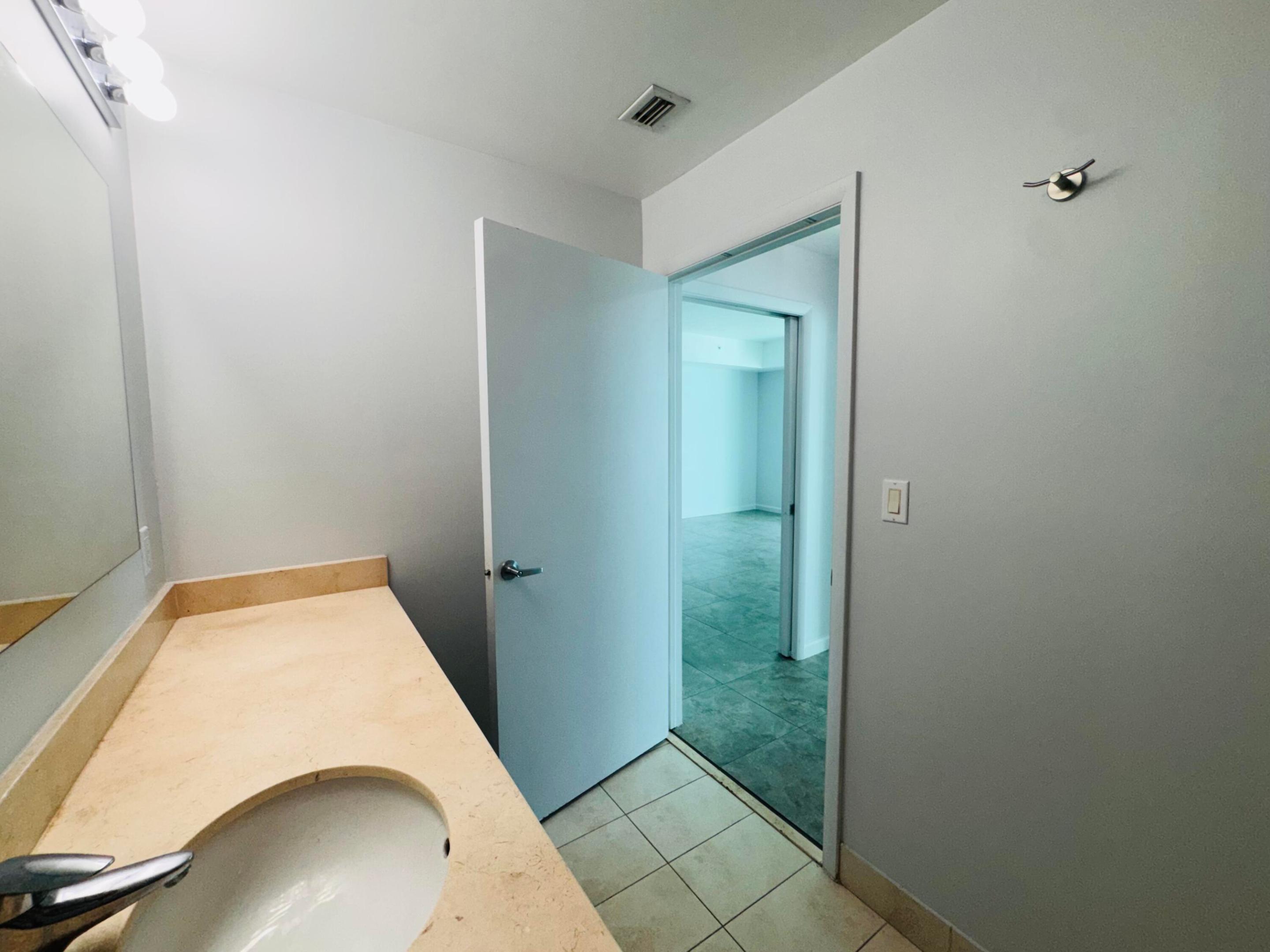 QUANTUM ON THE BAY CONDO NO 1 - Residential Lease