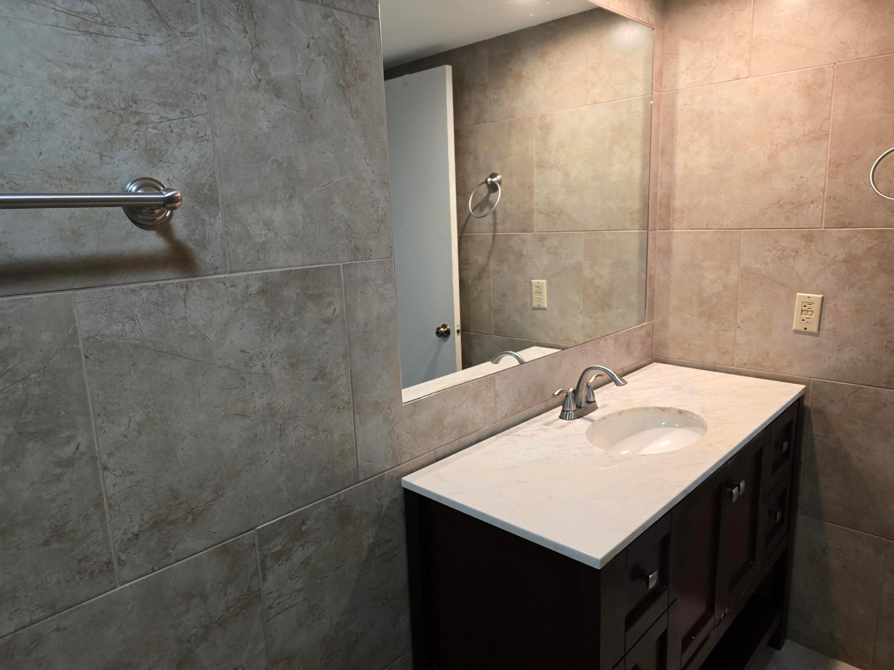 LAKESIDE - Residential