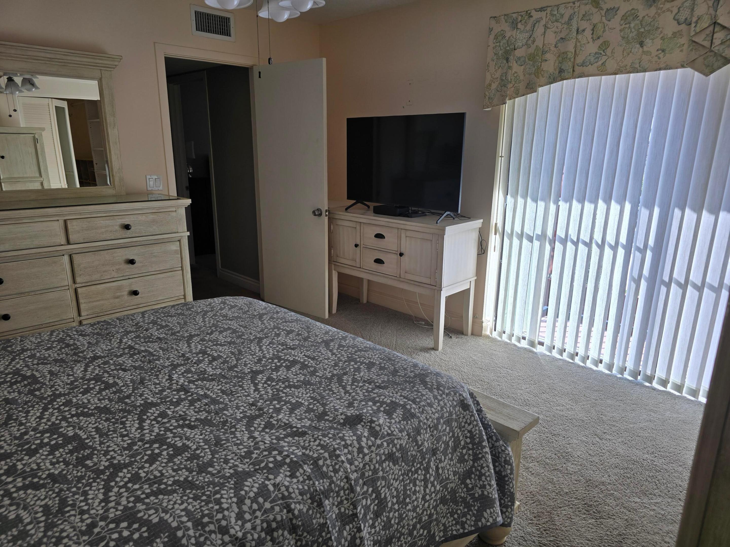 LAKESIDE - Residential