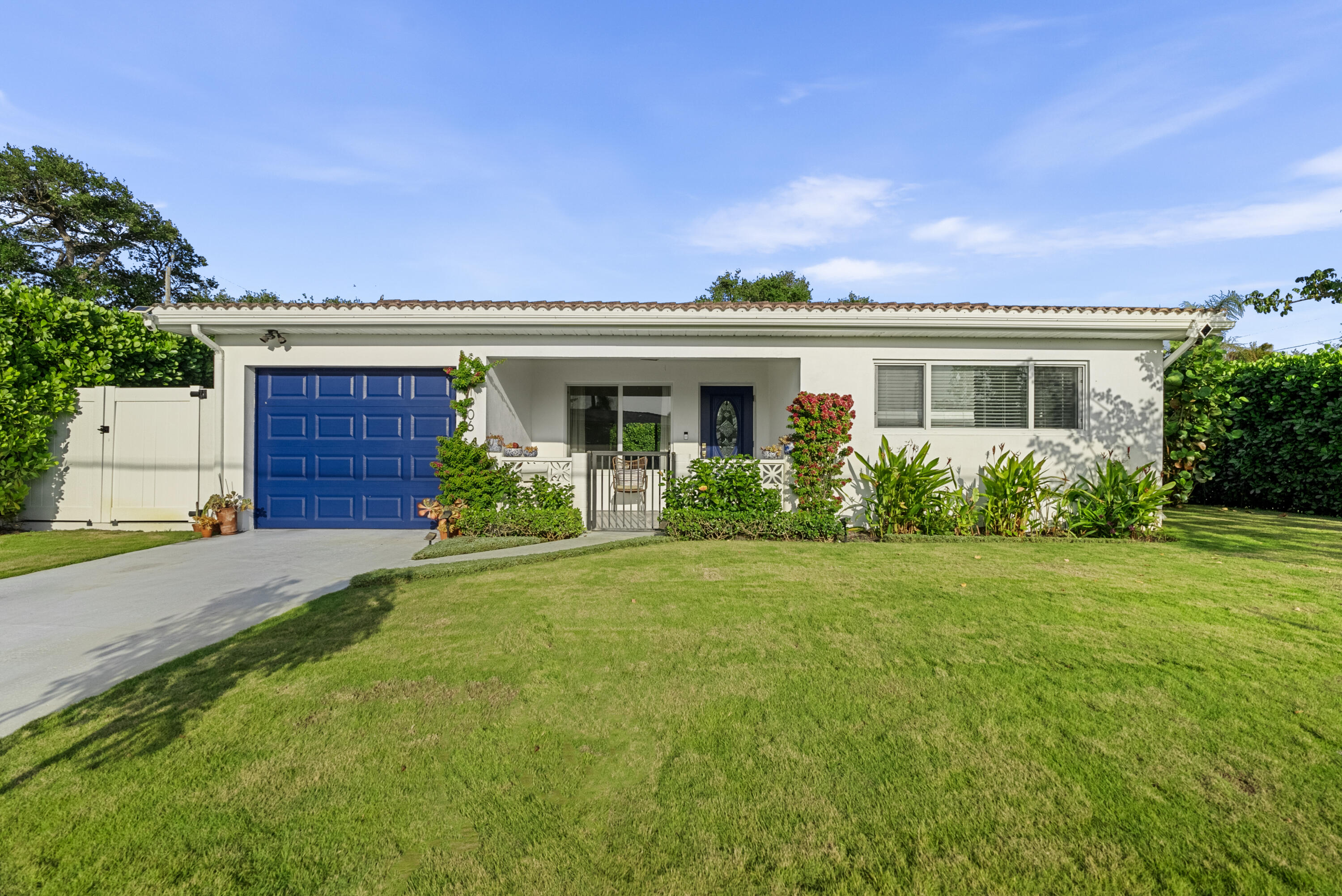 1906 N Lakeside Drive