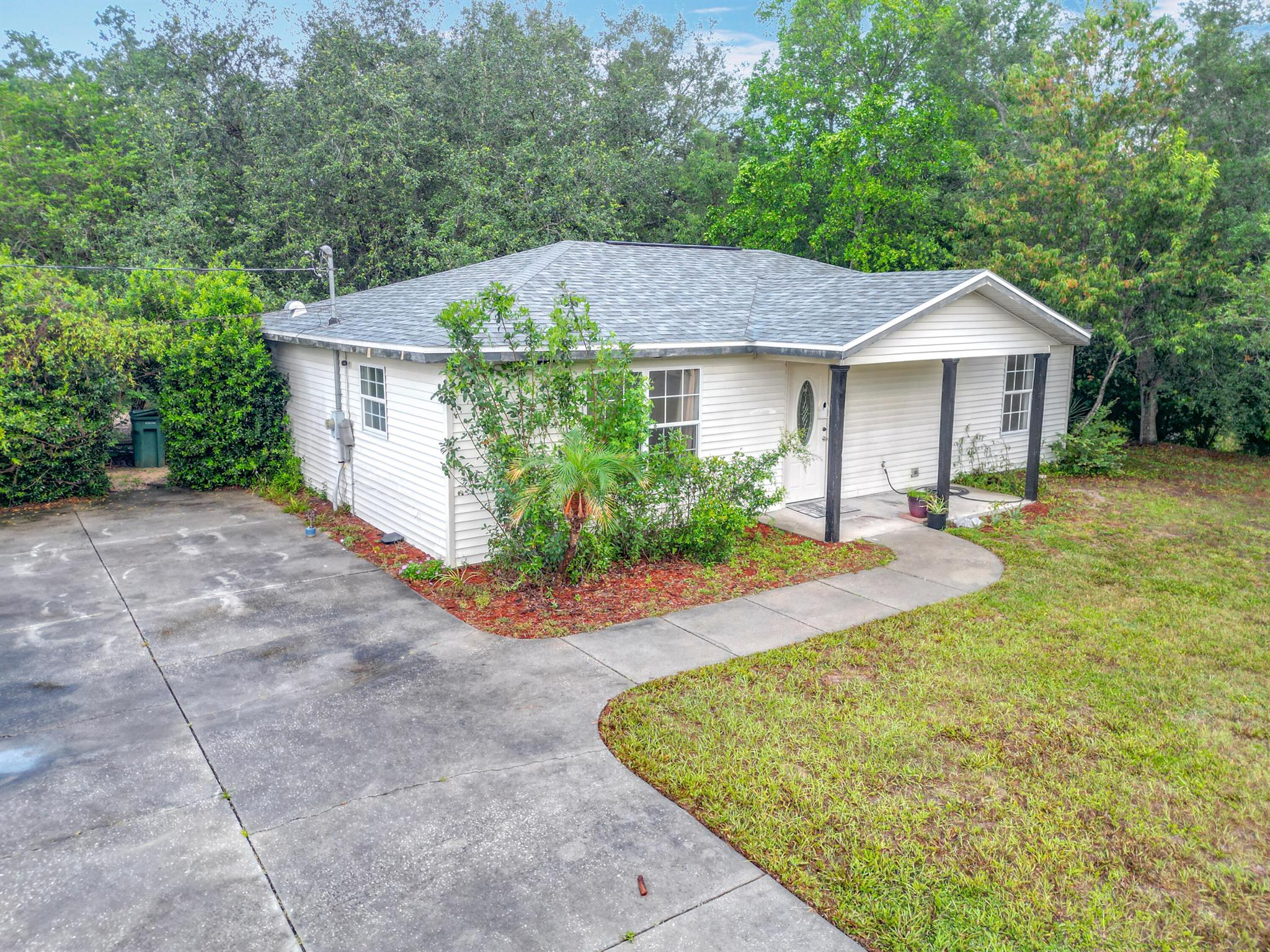 915 N Independence Highway