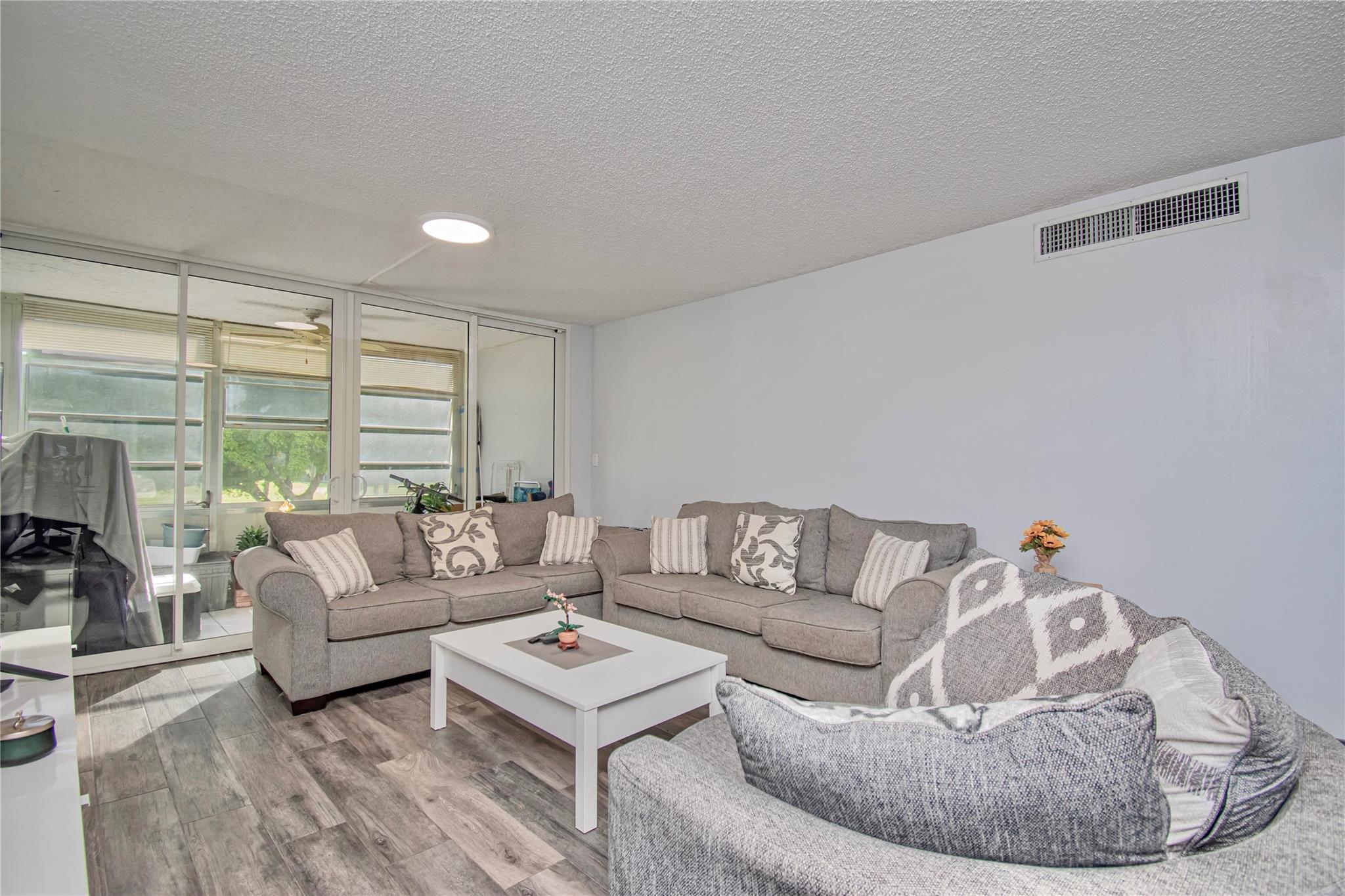 9410 Tangerine Pl 207