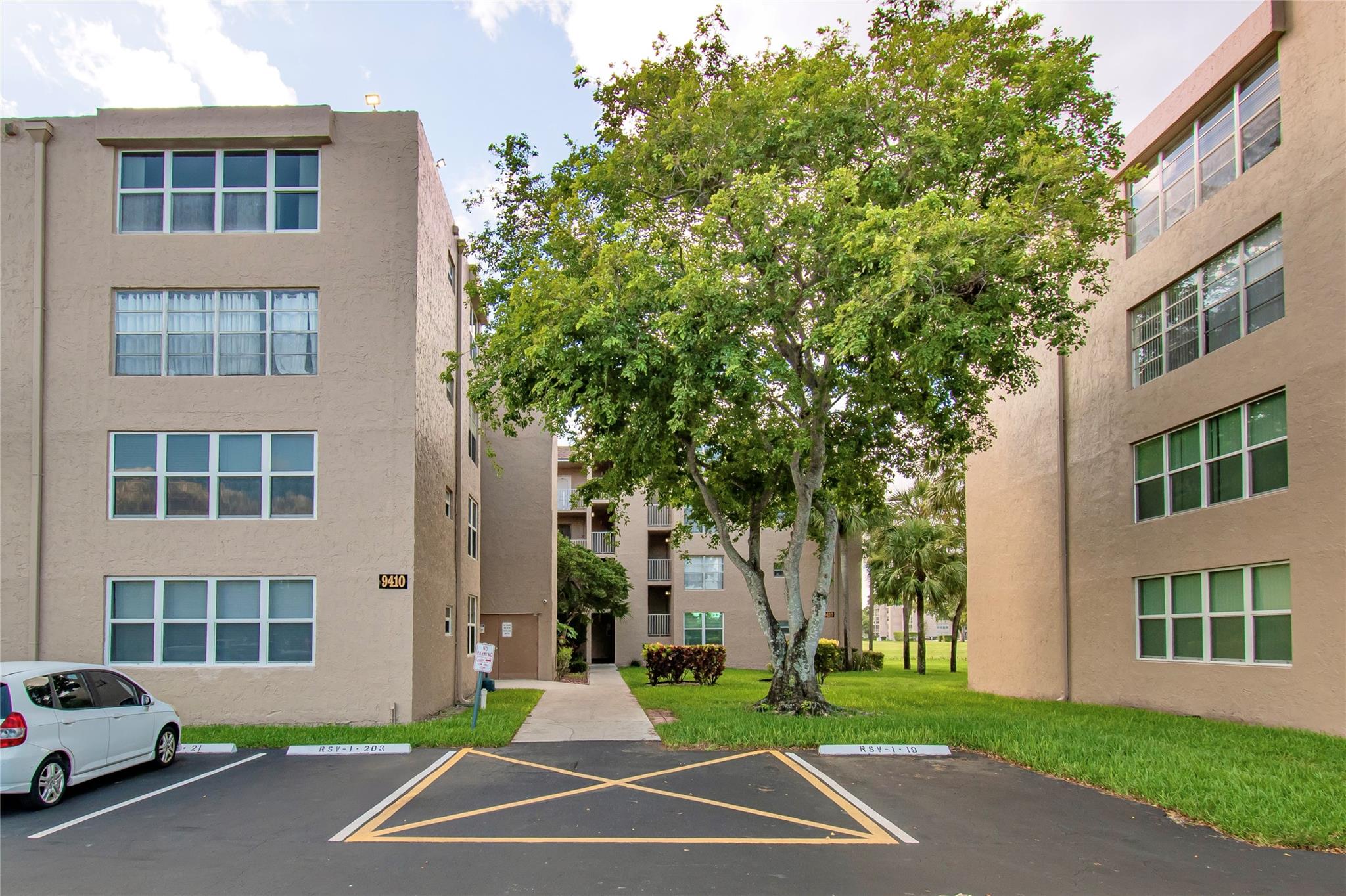 9410 Tangerine Pl 207