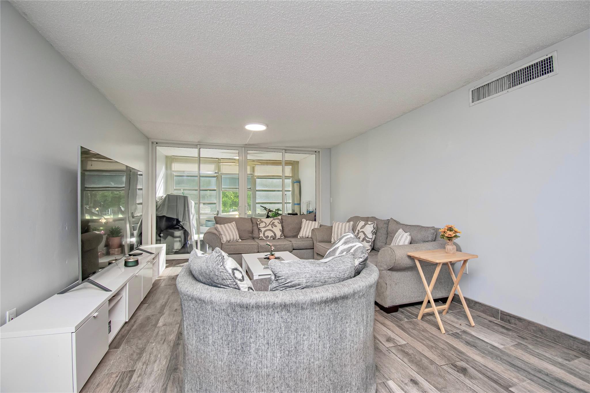 9410 Tangerine Pl 207