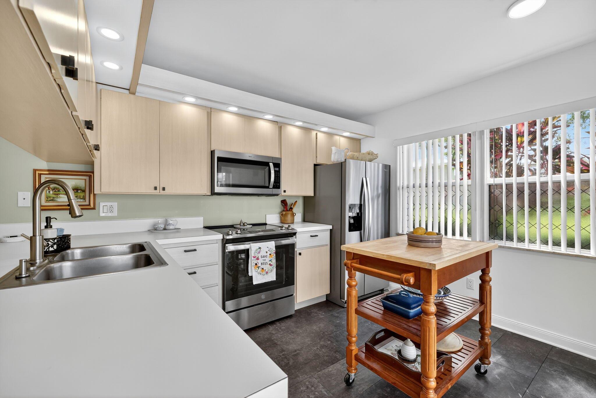 THE MEADOWS AT MARTIN DOW - Residential