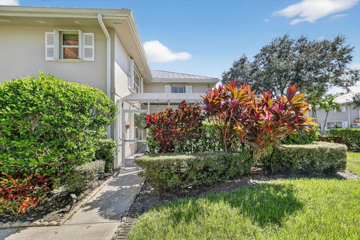 2433 SW Danbury Lane