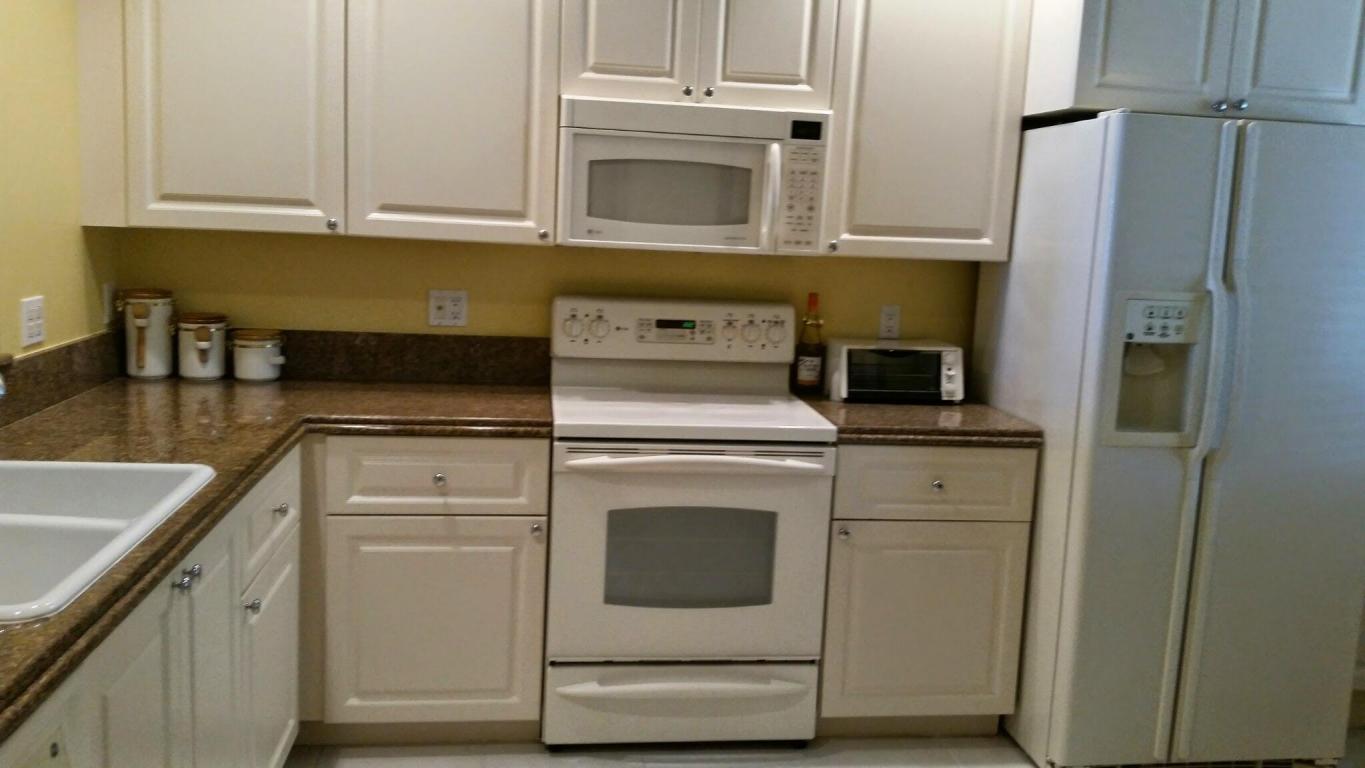 HARBOUR ISLE AT HUTCHINSON ISLAND WEST, A CONDOMIN - Residential Lease