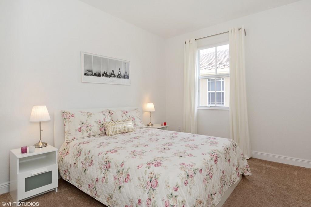 MIRA LAGO - Residential