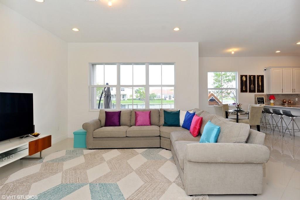 MIRA LAGO - Residential