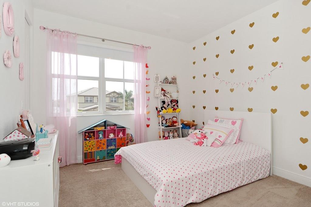 MIRA LAGO - Residential