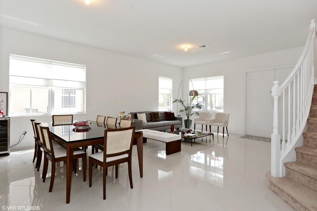 MIRA LAGO - Residential