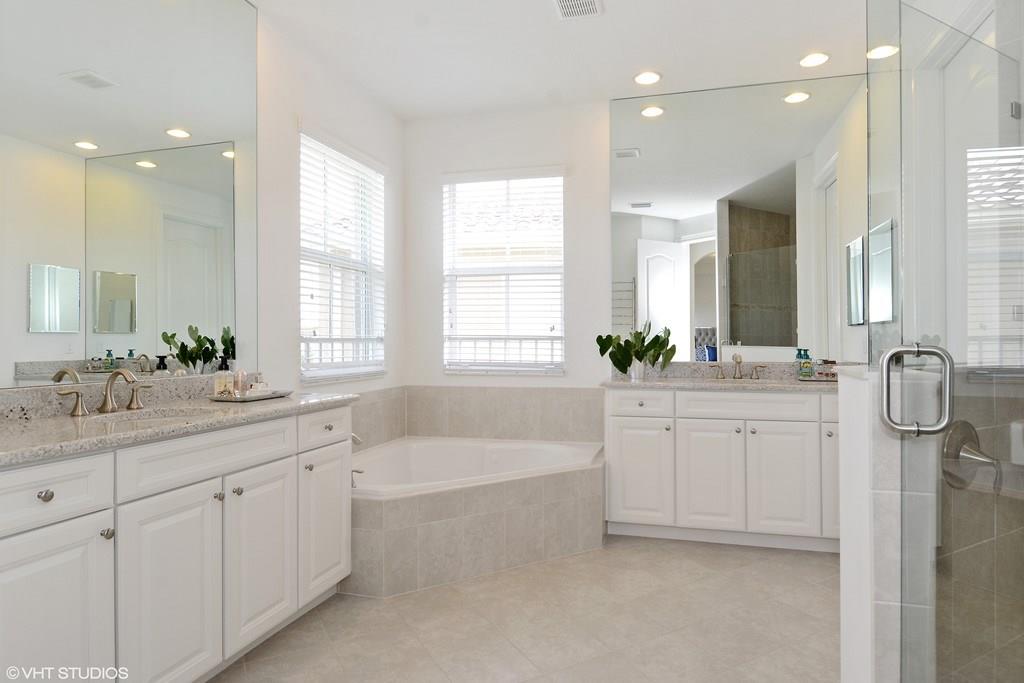 MIRA LAGO - Residential