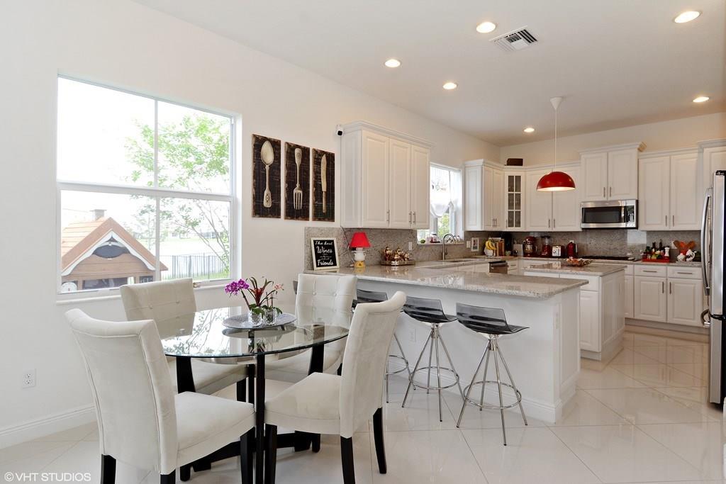 MIRA LAGO - Residential