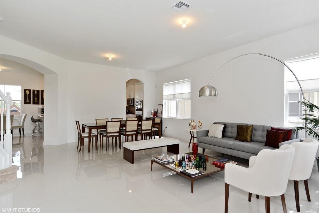 MIRA LAGO - Residential