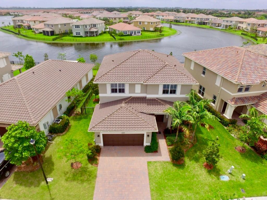 MIRA LAGO - Residential