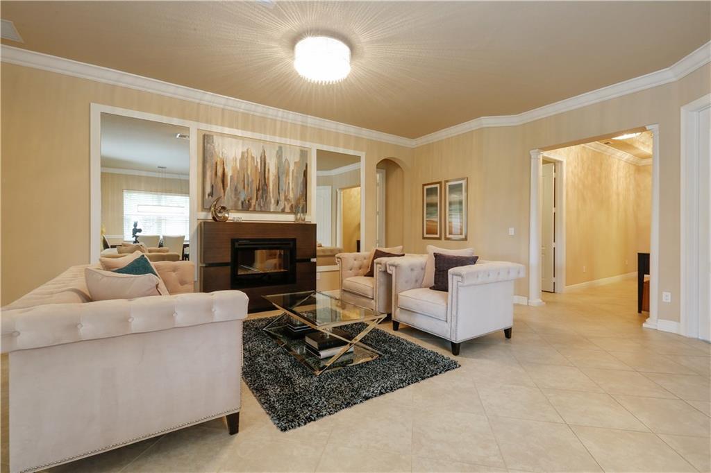 MIRA LAGO - Residential