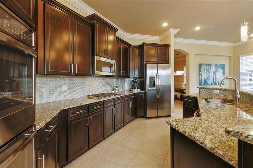 MIRA LAGO - Residential