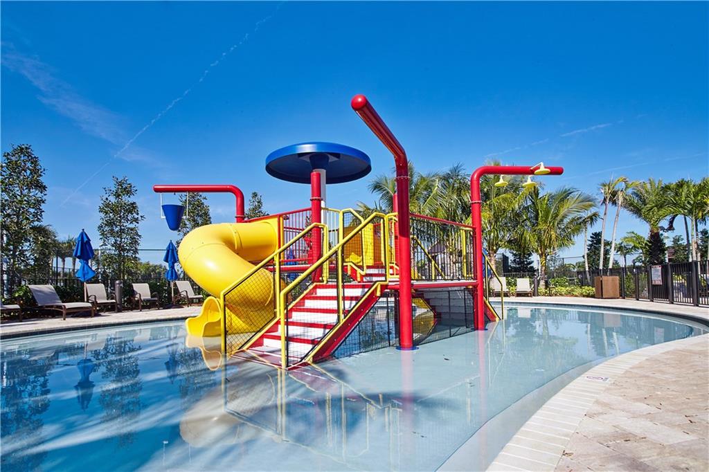 MIRA LAGO - Residential