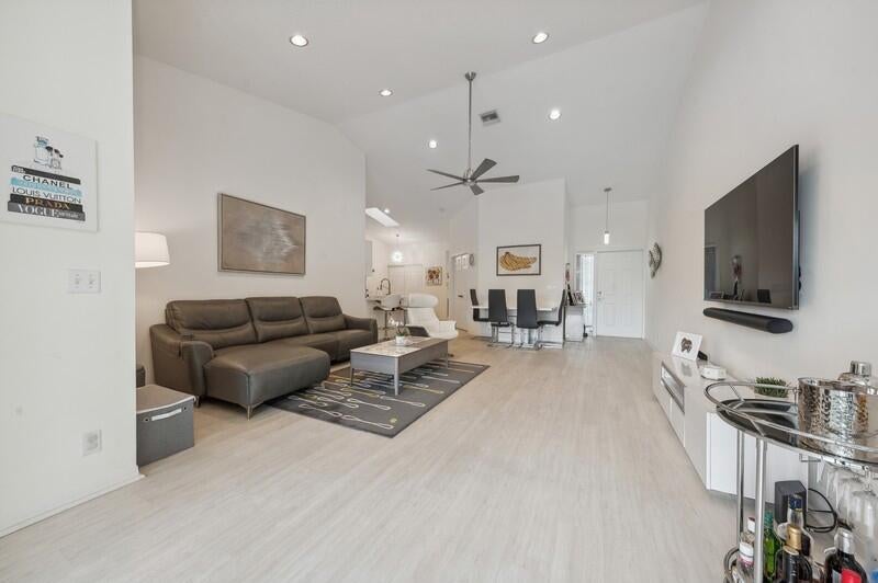 Photo of 18404 Via Di Sorrento, Boca Raton, FL 33496 (MLS # R10948952)
