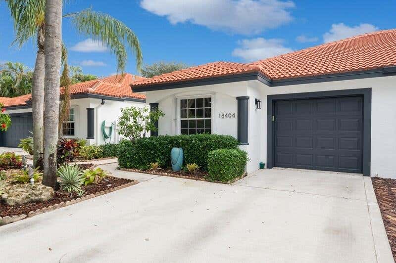Photo of 18404 Via Di Sorrento, Boca Raton, FL 33496 (MLS # R10948952)