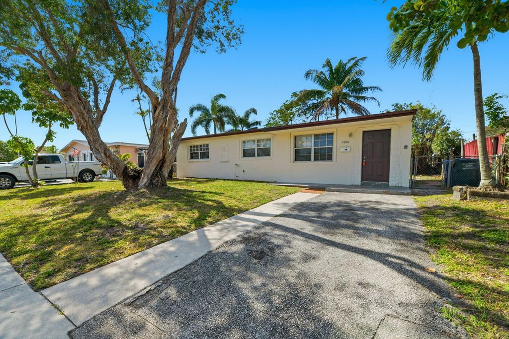 Photo of 1000 N 71st Avenue, Hollywood, FL 33024 (MLS # F10551205)