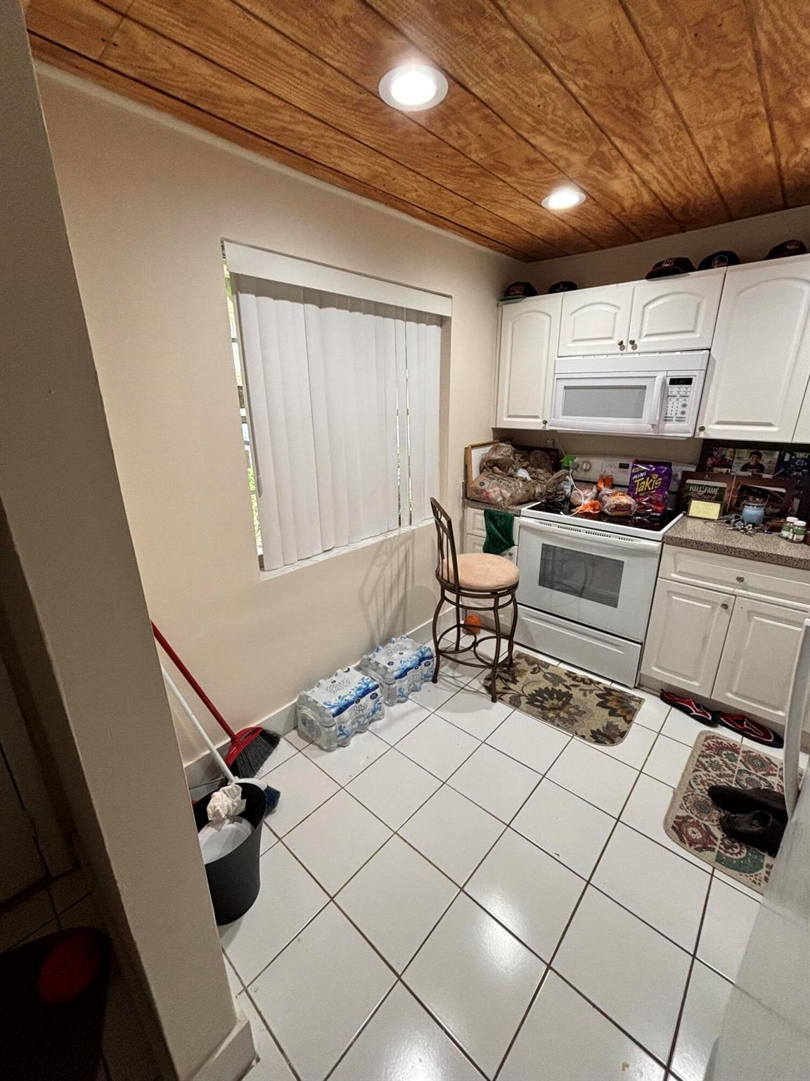 CYPRESS CHASE NORTH NO 4 - Residential Lease