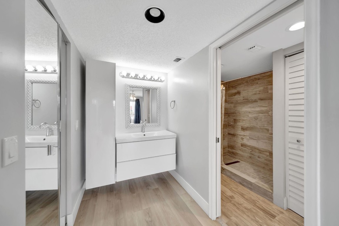 IVANANHOE - Residential