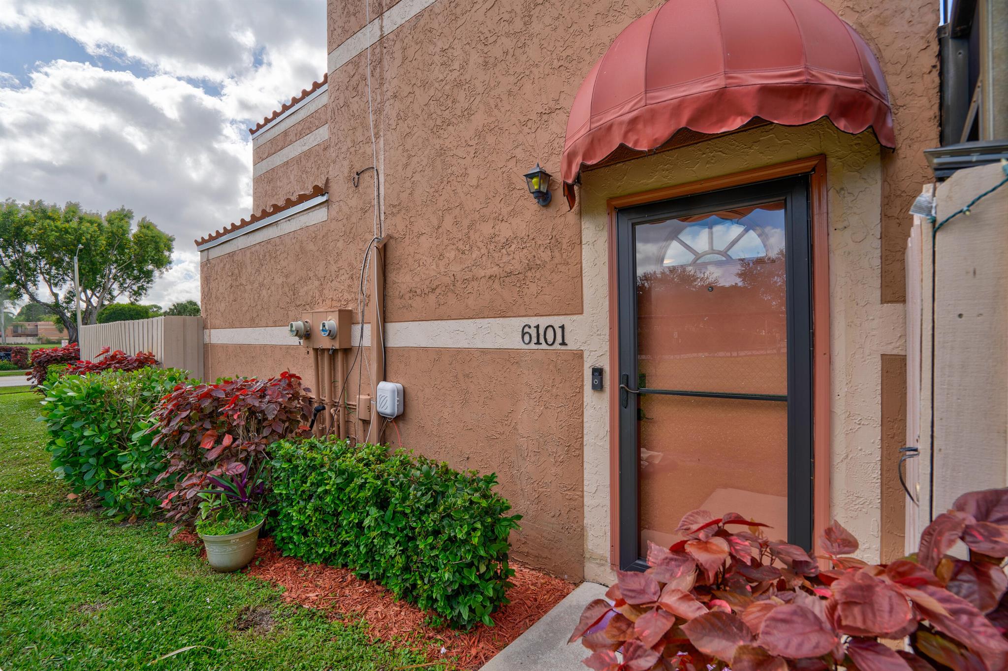 El Lago - Residential