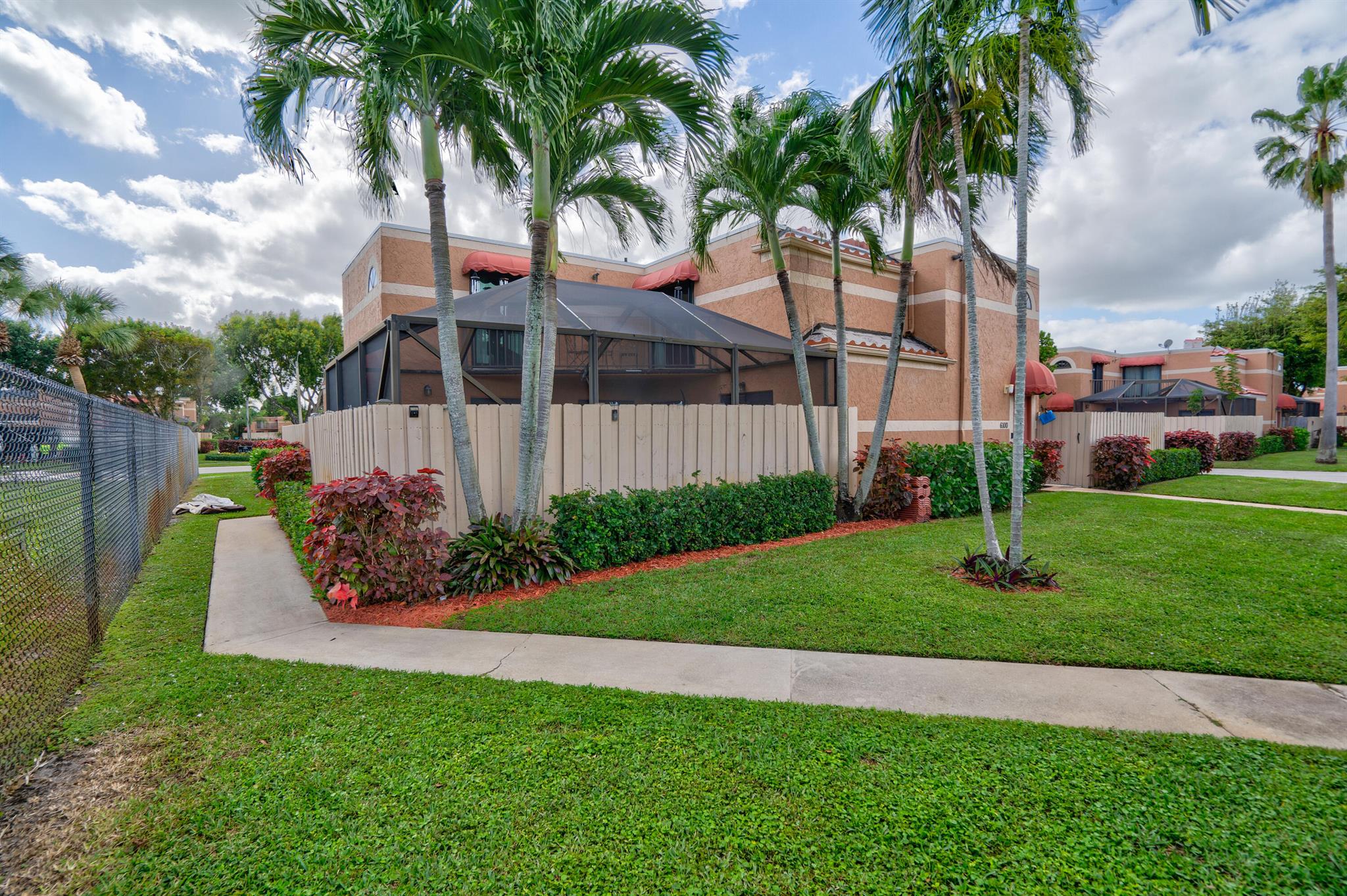 El Lago - Residential