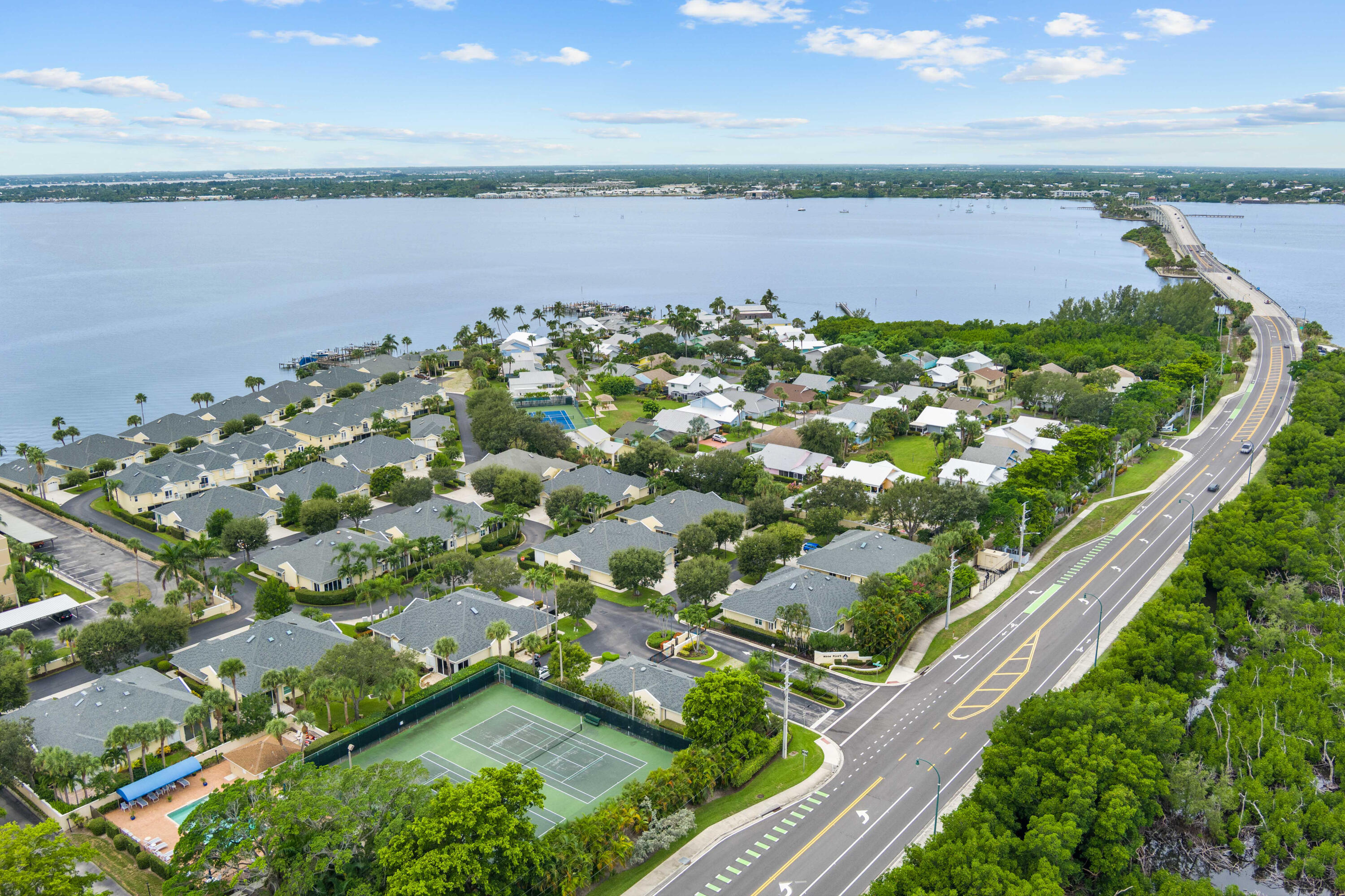 MOON RIVER - Residential