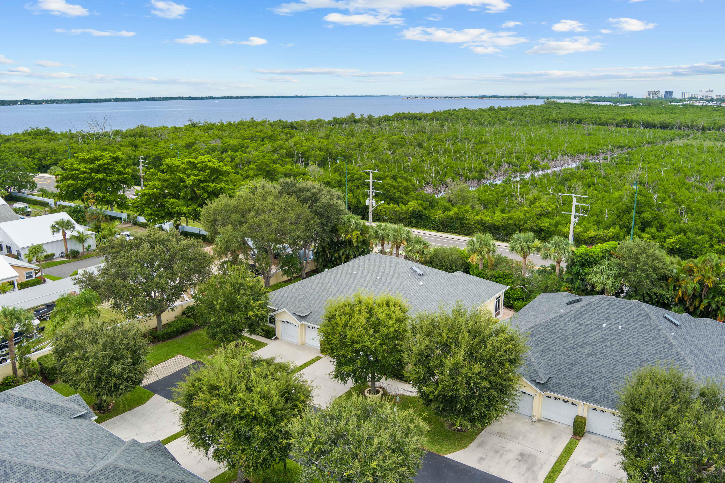 MOON RIVER - Residential